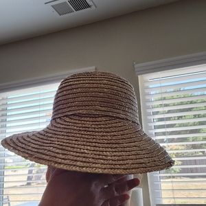 womans sun hat with bow